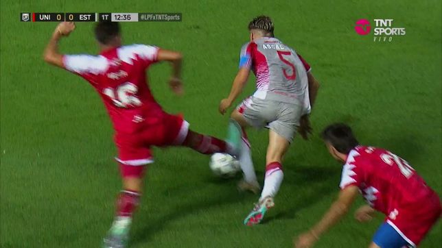 polemica contra estudiantes por una fuerte patada sobre ascacibar que calento el partido