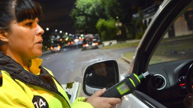 iba haciendo zigzag, lo pararon en un control y tenia 2.19 de alcohol en sangre