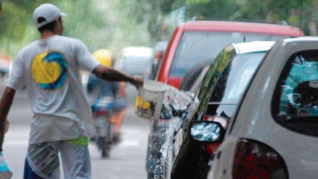 Detuvieron a tres trapitos denunciados por molestar a los clientes de una famosa cervecería de La Plata
