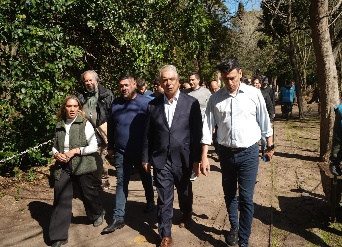 El intendente Julio Alak durante la recorrida por el Bioparque