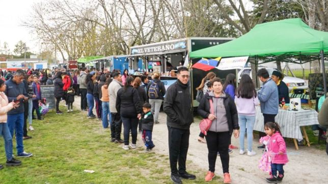 lisandro olmos celebro su aniversario a pura musica y entretenimiento