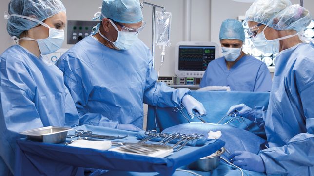 despliegan una maraton quirurgica en la provincia para operar a 1.000 pacientes de vesicula en 5 dias