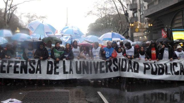 por la corrida cambiaria, suspenden la paritaria de los docentes de la unlp
