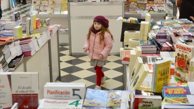 domingo a pura literatura: asi se vivio el segundo dia de la feria del libro infantil y juvenil
