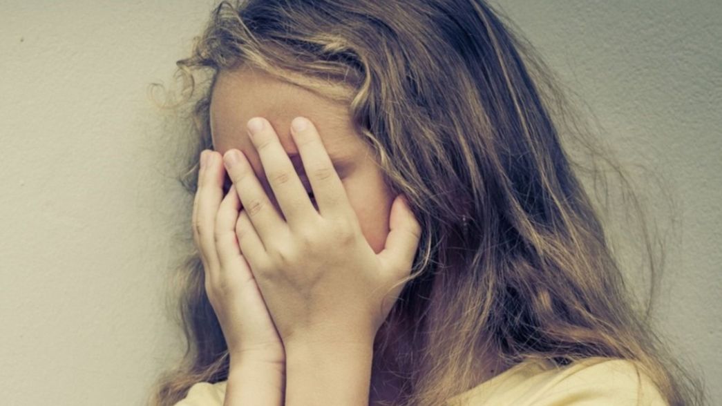 Abusó de su sobrina de 9 años y lo denunciaron, pero la familia dice que sigue libre