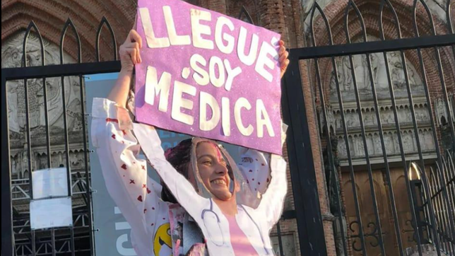 se recupera delfina, la joven medica recibida en la plata que estuvo en terapia intensiva