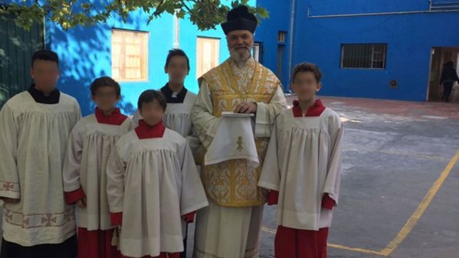 piden que la justicia le prohiba salir del pais a un cura acusado por abusos en la plata