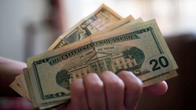 el gobierno flexibilizo el cepo al dolar: ¿a quienes beneficia?