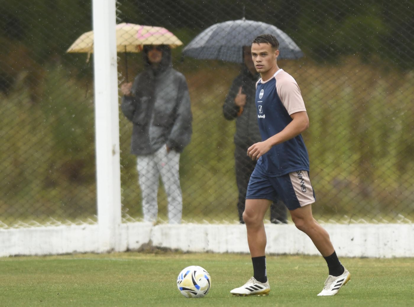 Gimnasia entrenamiento Estancia Chica pretemporada Nacho Miramón