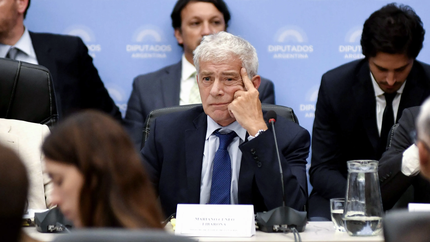 El Gobierno planea eliminar la figura de femicidio del Código Penal y el DNI no binario