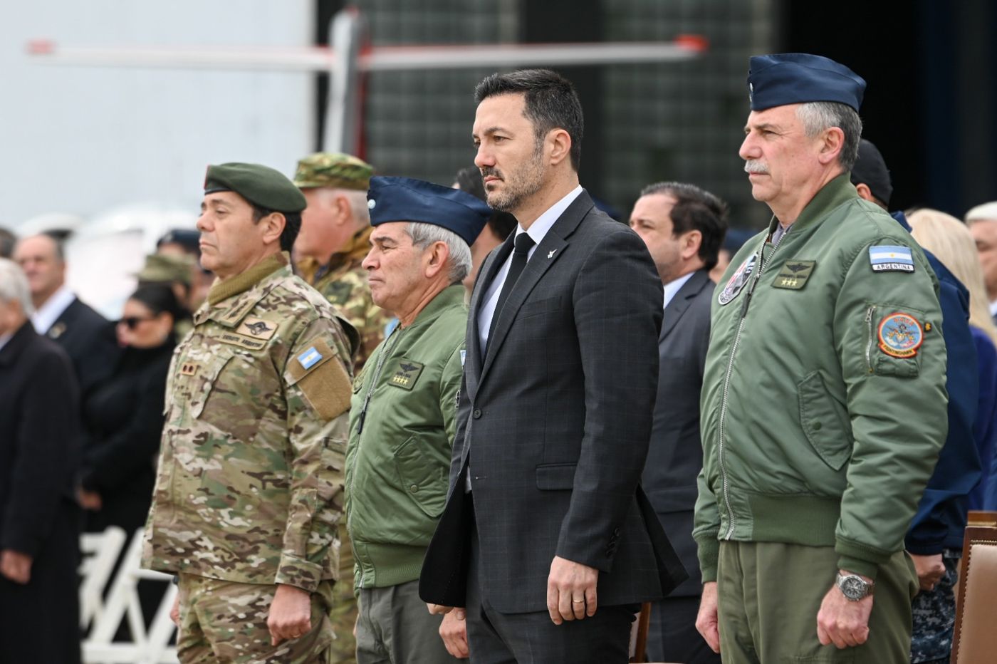 Luis Petri con los jefes de las tres fuerzas, entre ellos el desplazado Mengo