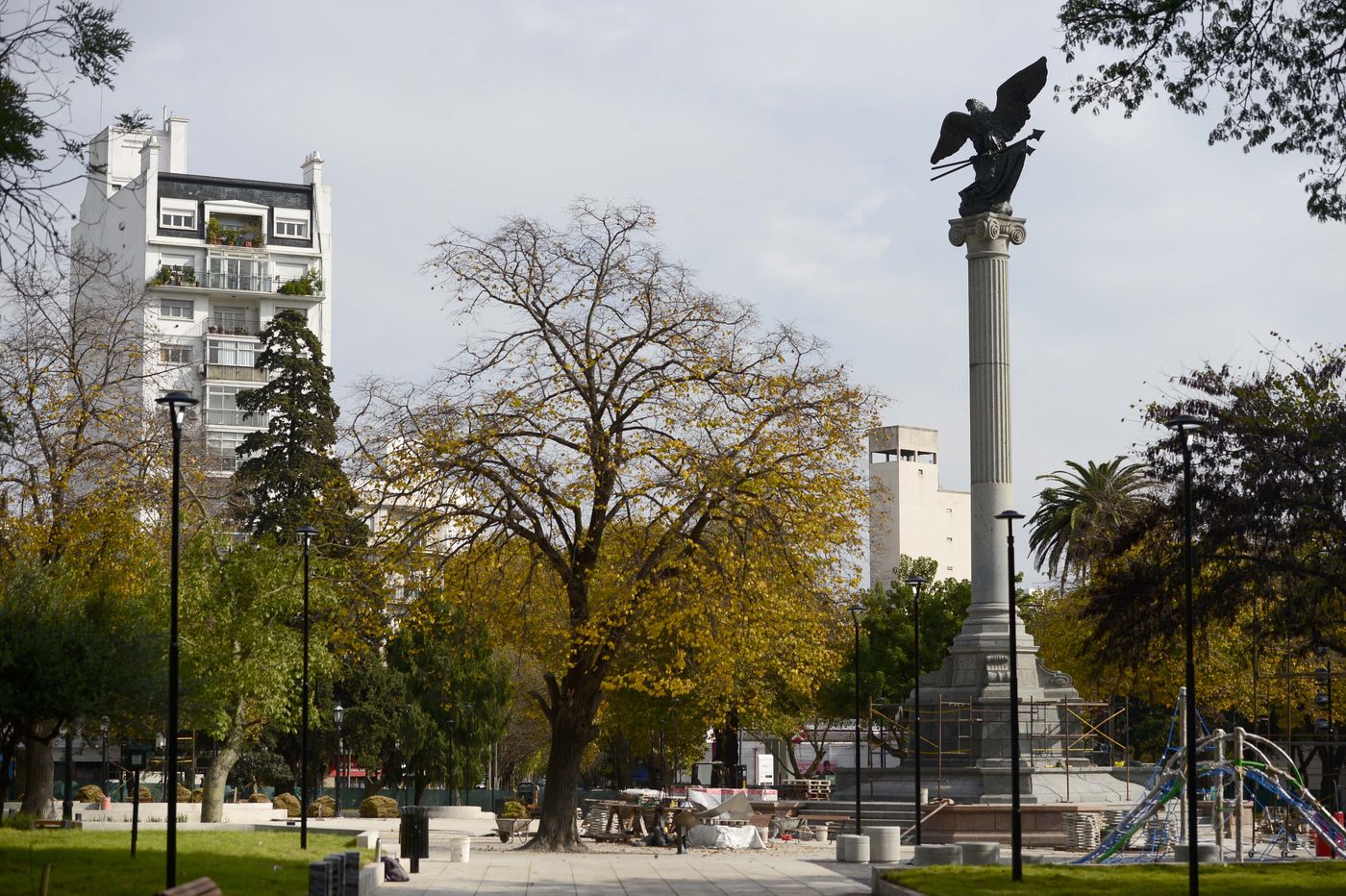 plaza italia aguila_0005.jpg