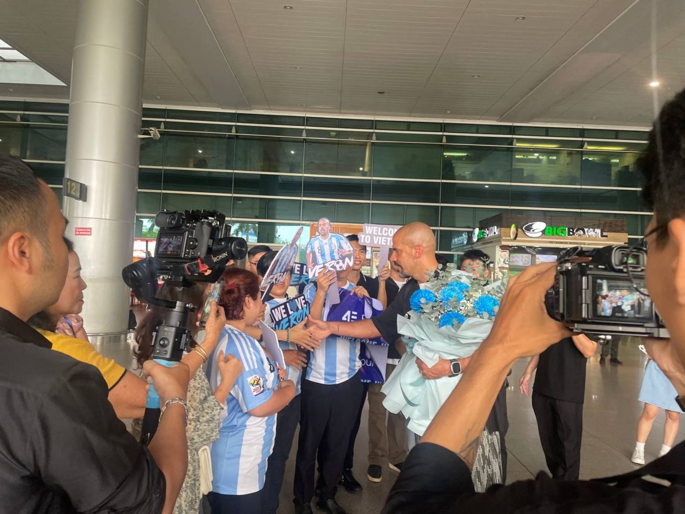 Juan Sebastián Verón Vietnam.jpg