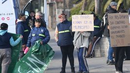 los cooperativistas hicieron una volanteada para reclamar por sus puestos de trabajo los cooperativistas hicieron una volanteada para reclamar por sus puestos de trabajo