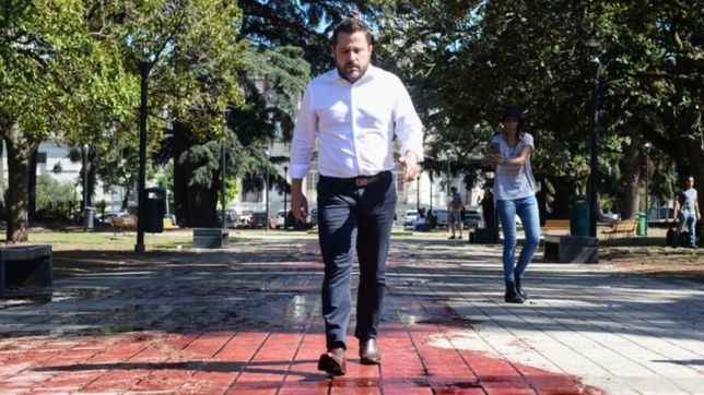 la curiosa performance de martin tetaz en la plata para presentar propuestas en seguridad