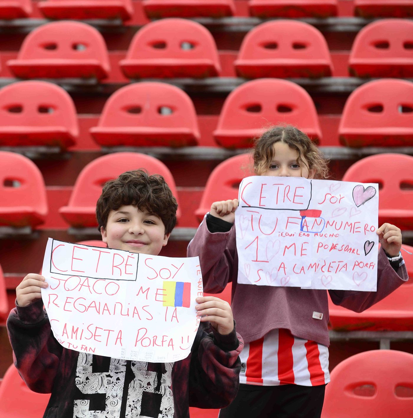 Hinchas Estudiantes UNO Clásico