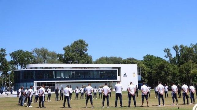 el emotivo homenaje del plantel de gimnasia a diego maradona en la plata