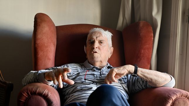 la historia del socio mas antiguo de gimnasia y sus 99 anos de pura pasion