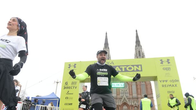 asi se vivio la media maraton la plata por las calles emblematicas de la ciudad