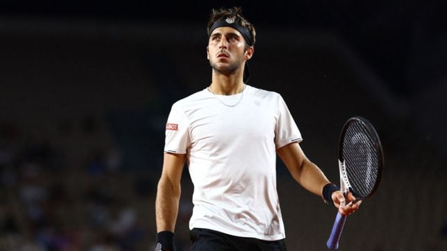 tomas etcheverry va por un nuevo batacazo en roland garros ante el aleman zverev