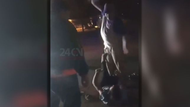 video: un comerciante detuvo a un delincuente y lo redujo a rebencazos