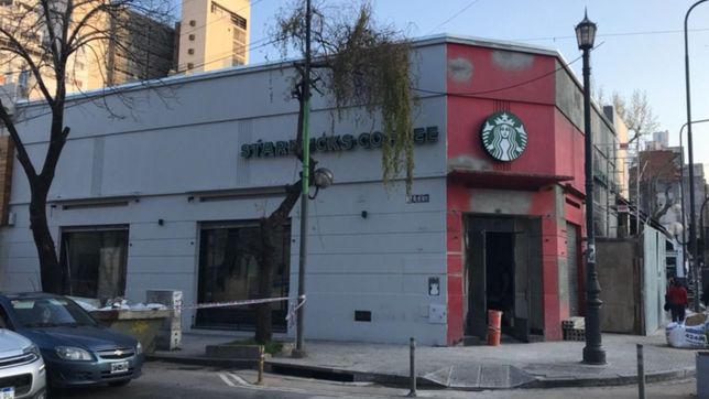confirmadisimo: el nuevo starbucks asoma en 11 y 49