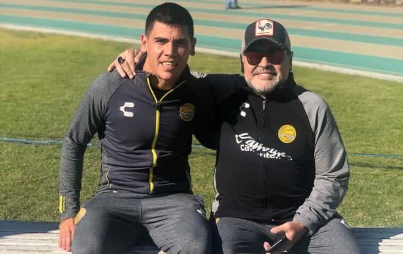 Gustavo canto Diego Maradona.jpg