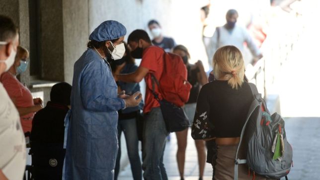 alarma por el sostenido aumento de casos de covid-19 dias antes de las fiestas