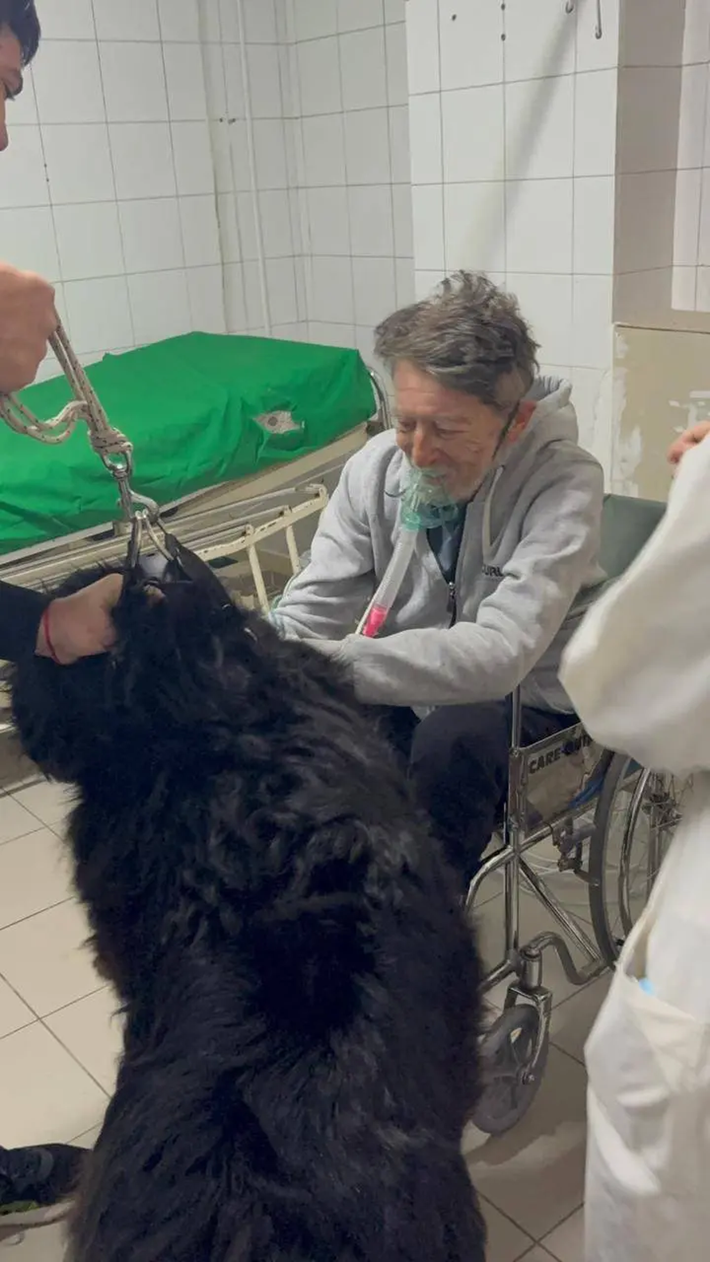 Un hombre internado en La Plata recibi&oacute; la sorpresa de su perro