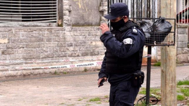 cuatro ladrones armados asaltaron a dos abuelos de 75 anos y les robaron $200.000