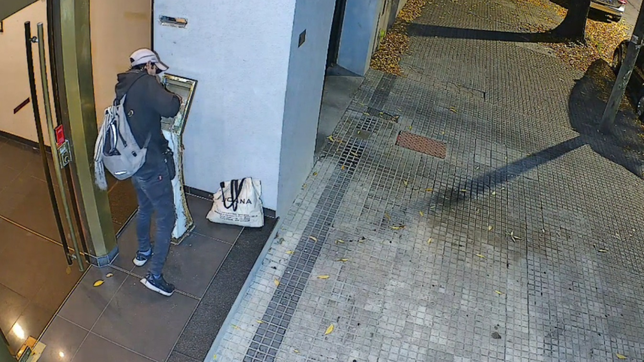 el drama de un edificio de la plata que hace meses se convirtio en el blanco preferido de un ladron de bronce