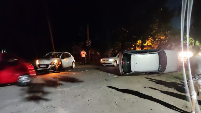 un nuevo accidente en una esquina de gonnet alerta a los vecinos por una obra inconclusa