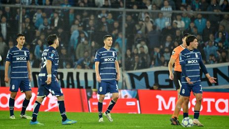 Gimnasia perdió con Racing en un debut marcado por las polémicas y la bronca con el arbitraje