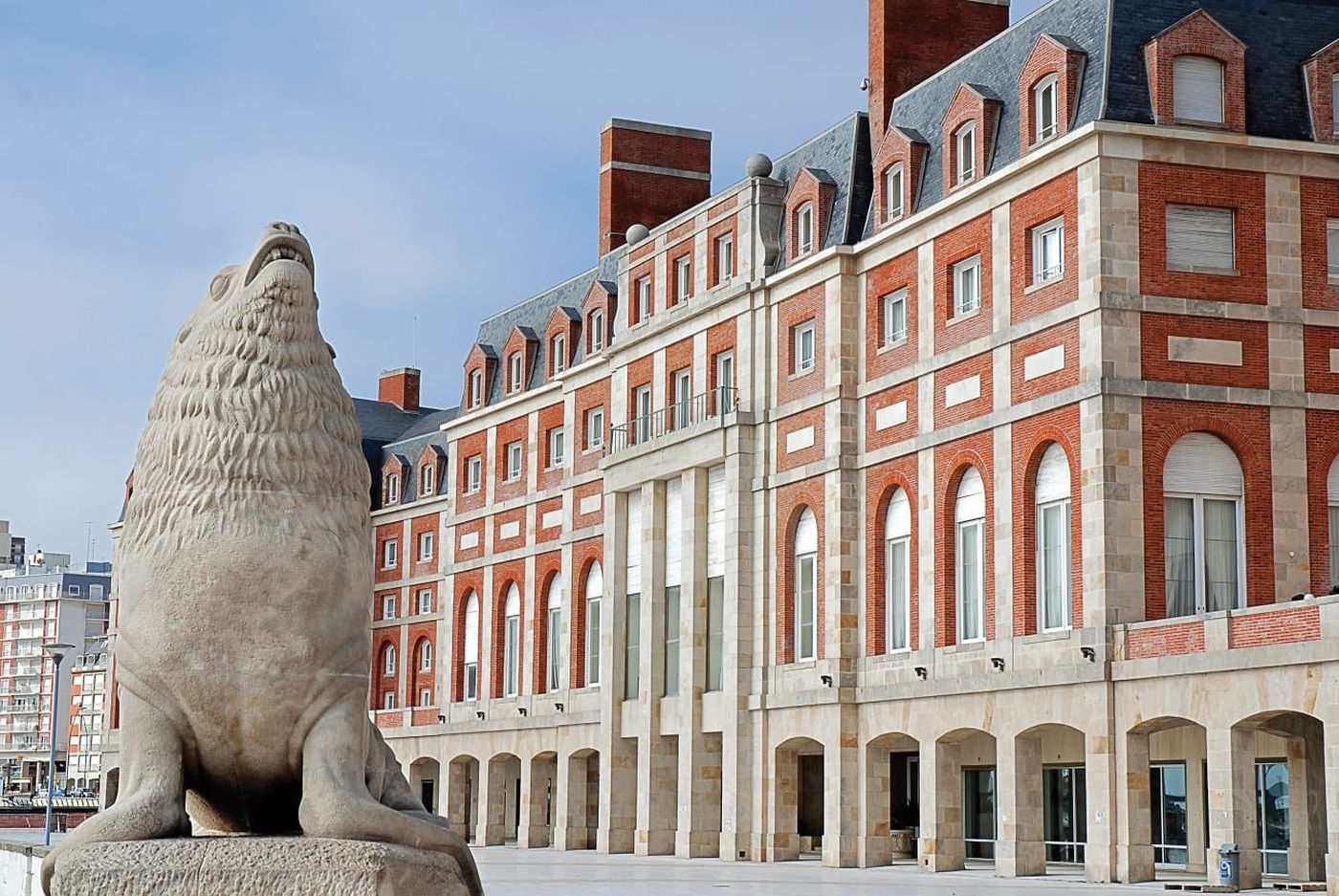 Mar del plata estatua lobo marino.jpeg