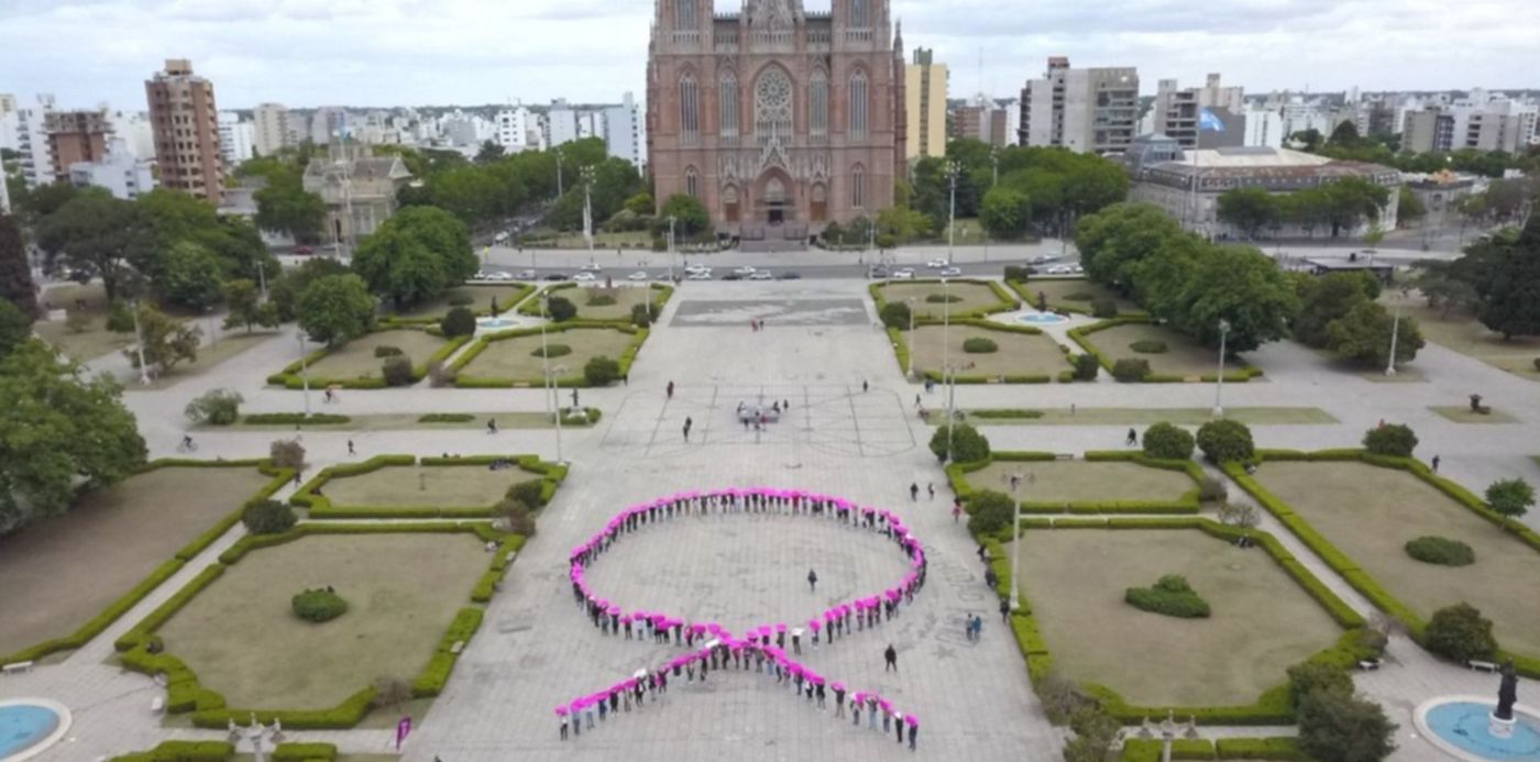lazo humano - cáncer de mama - plaza moreno