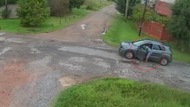 simularon ser pasajeros de un uber, intentaron ahorcar a la conductora para robarle y huyeron