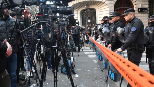 crearon en facebook un grupo de fans del hombre que atento contra cristina fernandez