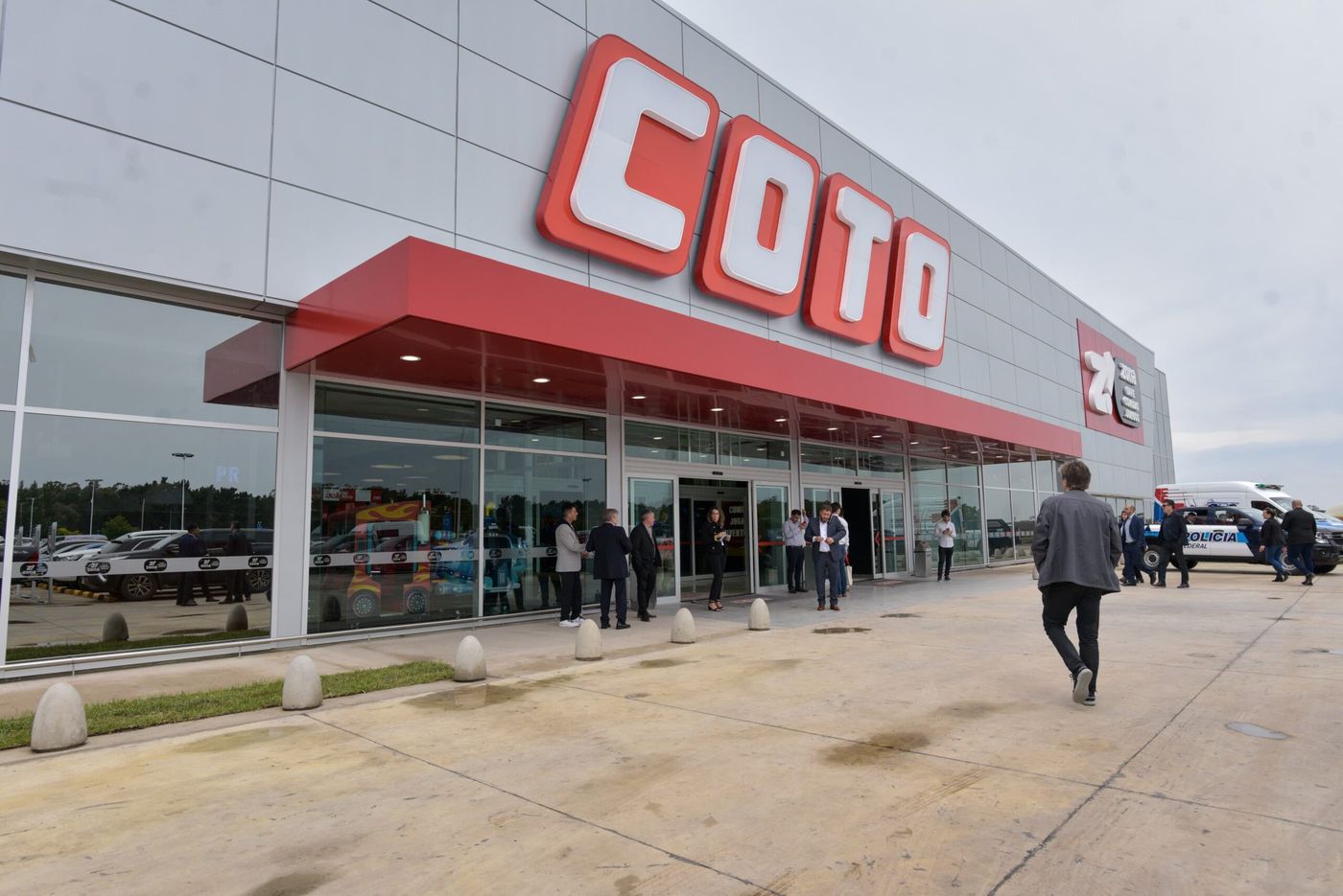 Coto abrió una nueva búsqueda laboral en la región.