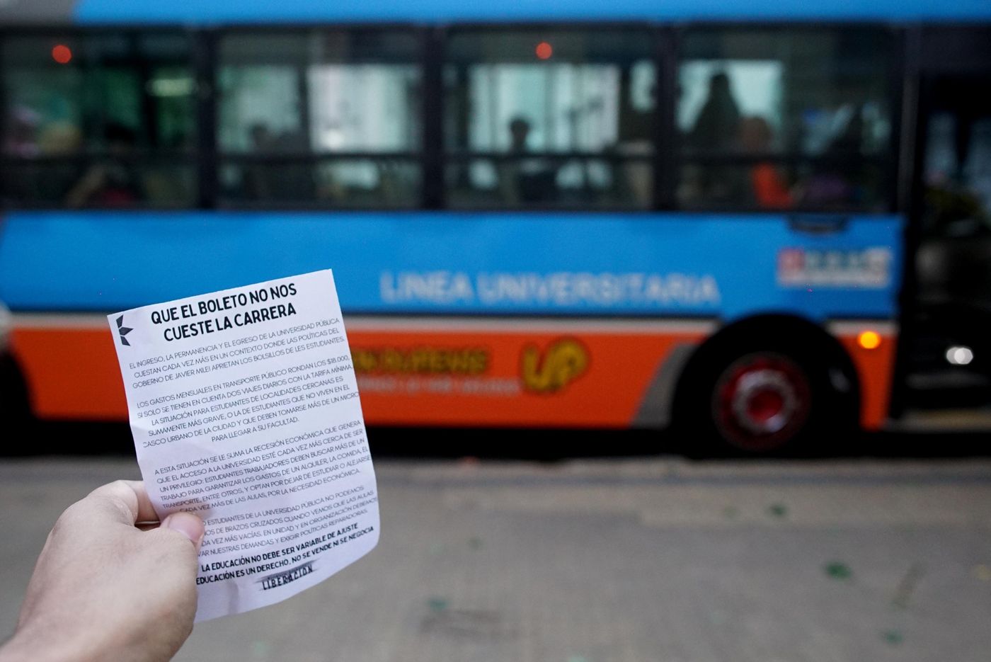 protesta estudiantes universitarios aumento micro (1).jpeg