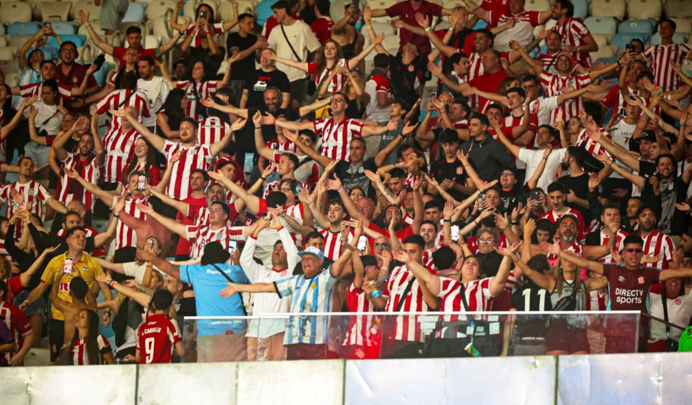 Estudiantes hinchada Brasil