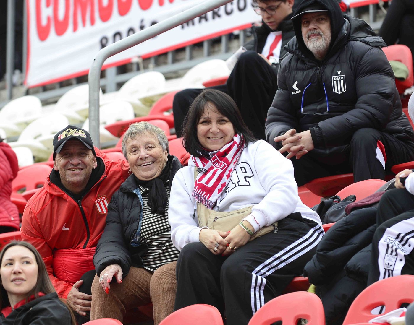 Hinchas Estudiantes UNO Clásico
