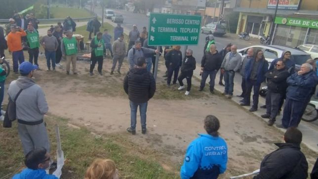 con duras criticas a cagliardi, los municipales de berisso extienden el paro 7 dias mas