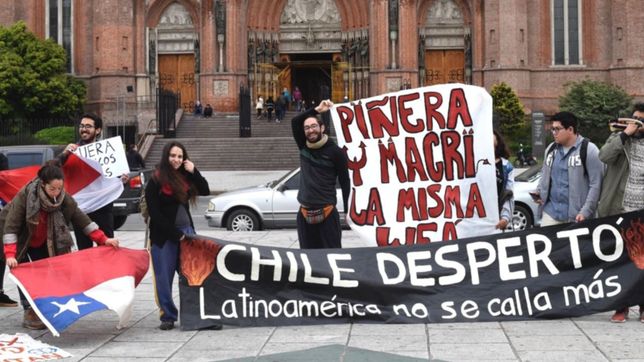 contra pinera, hubo un cacerolazo en la plata por la violencia en chile