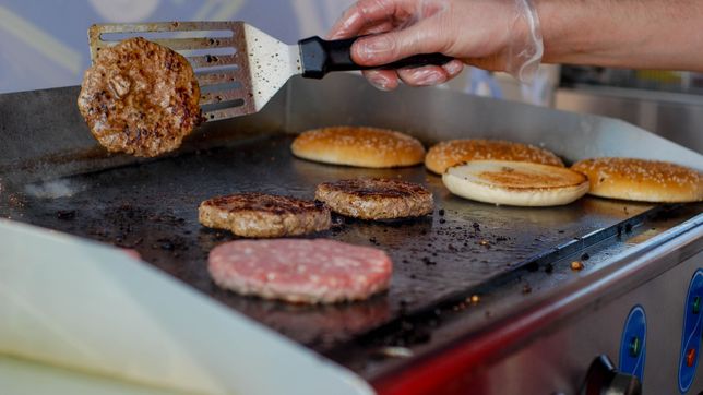 ladrones hicieron un boquete y saquearon una conocida hamburgueseria de la plata