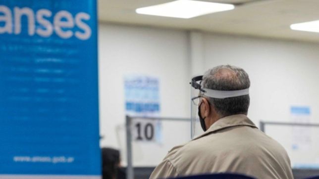tras el aumento anunciado por anses, ¿cuanto cobraran jubilados, pensionados, auh y aue?