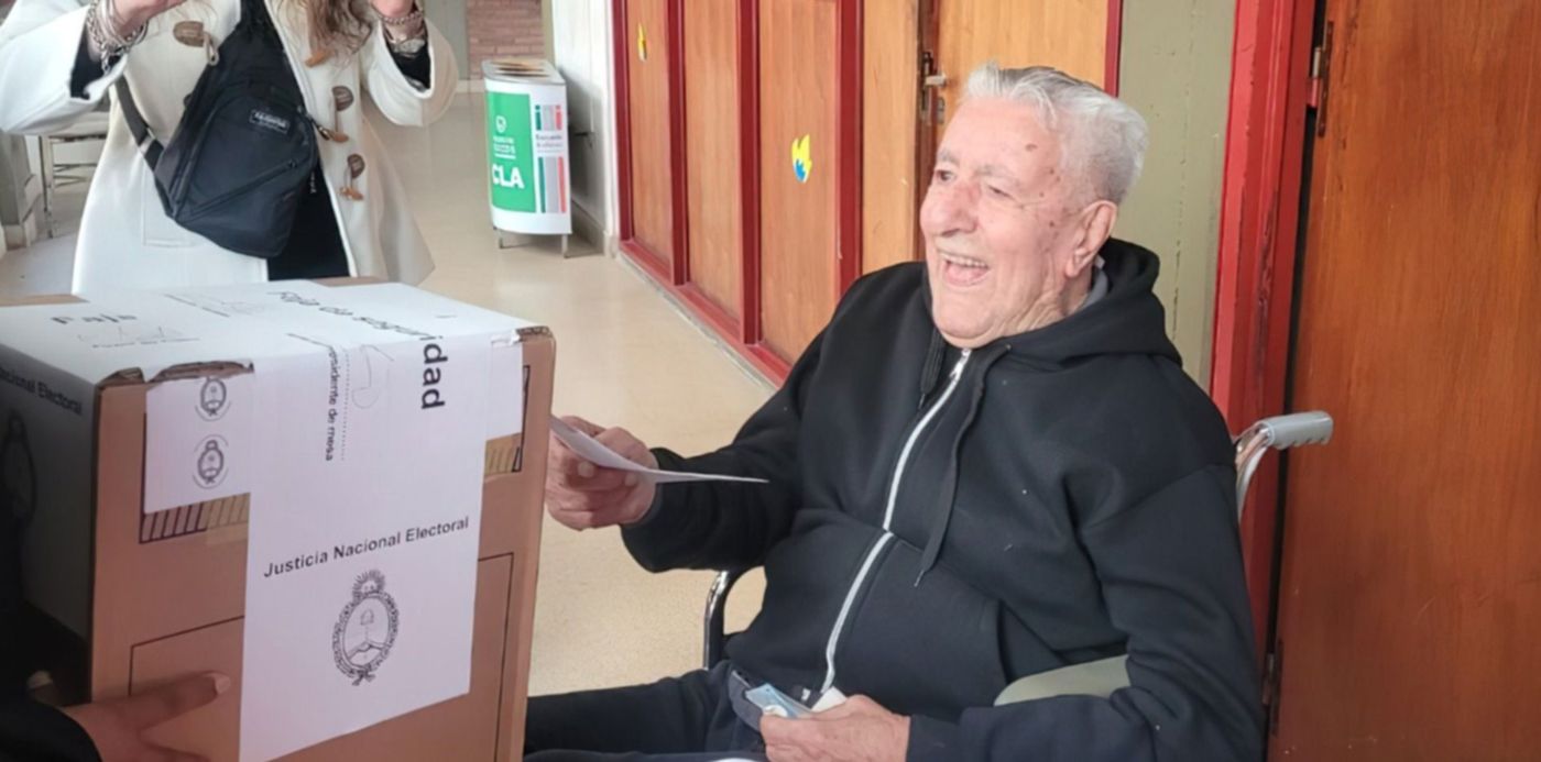 abuelo 102 años vota