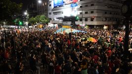 cacerolazo en 7 y 50 para repudiar el dnu de milei cacerolazo en 7 y 50 para repudiar el dnu de milei
