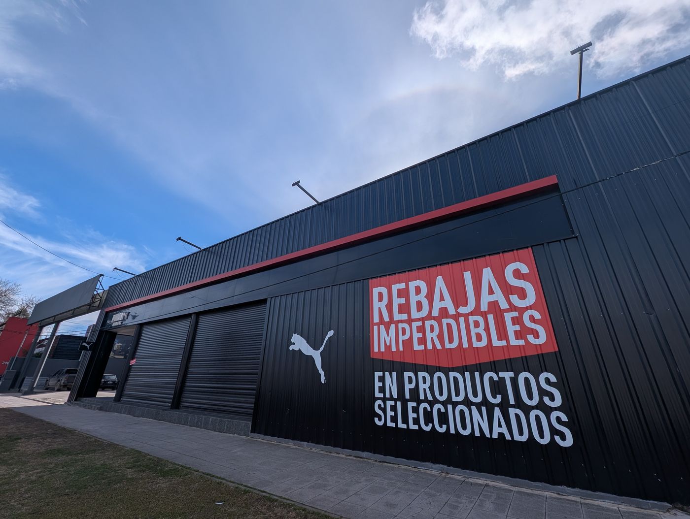 Fuentes municipales confirmaron que el outlet de Puma no contaba con habilitación vigente