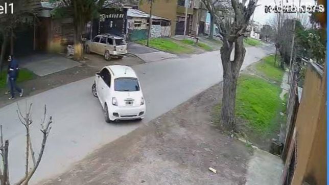 video: ataron y amenazaron a un hombre en su casa de la plata a plena luz del dia