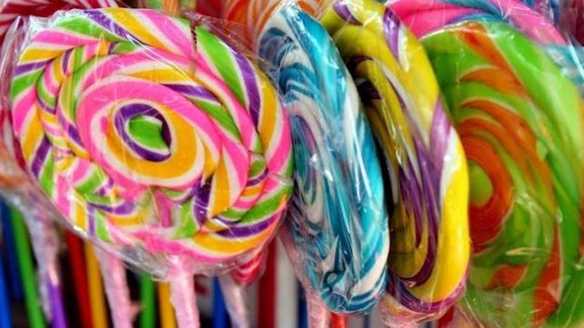 prohibieron la venta de un misterioso chupetin que nadie sabe como ni donde se hace